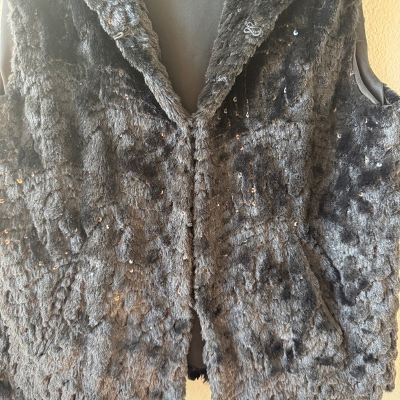Betsey Johnson Black Faux Fur Sequin Vest - Picture 2 of 6